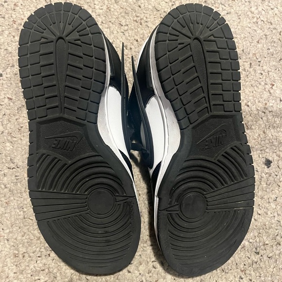 Nike Women's Black and White Sneakers - Picture 4 of 6